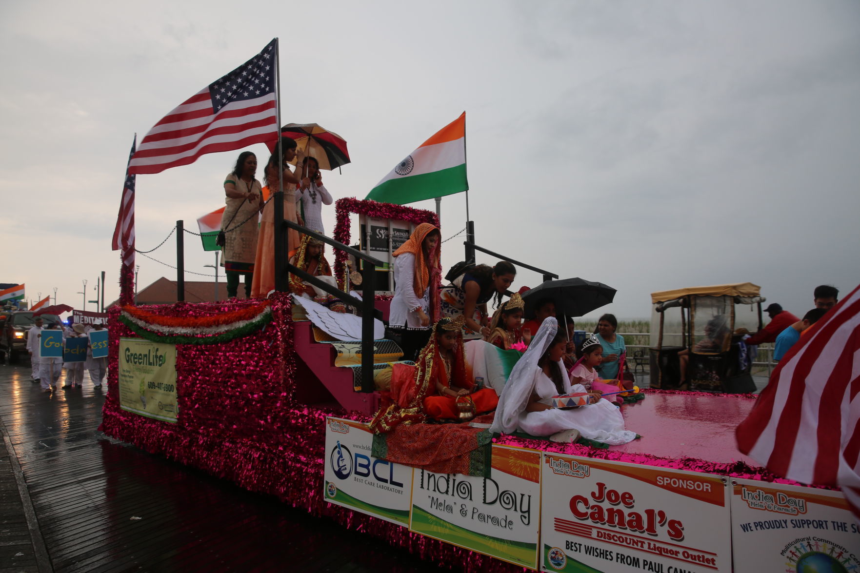 081118_gal_parade (21)